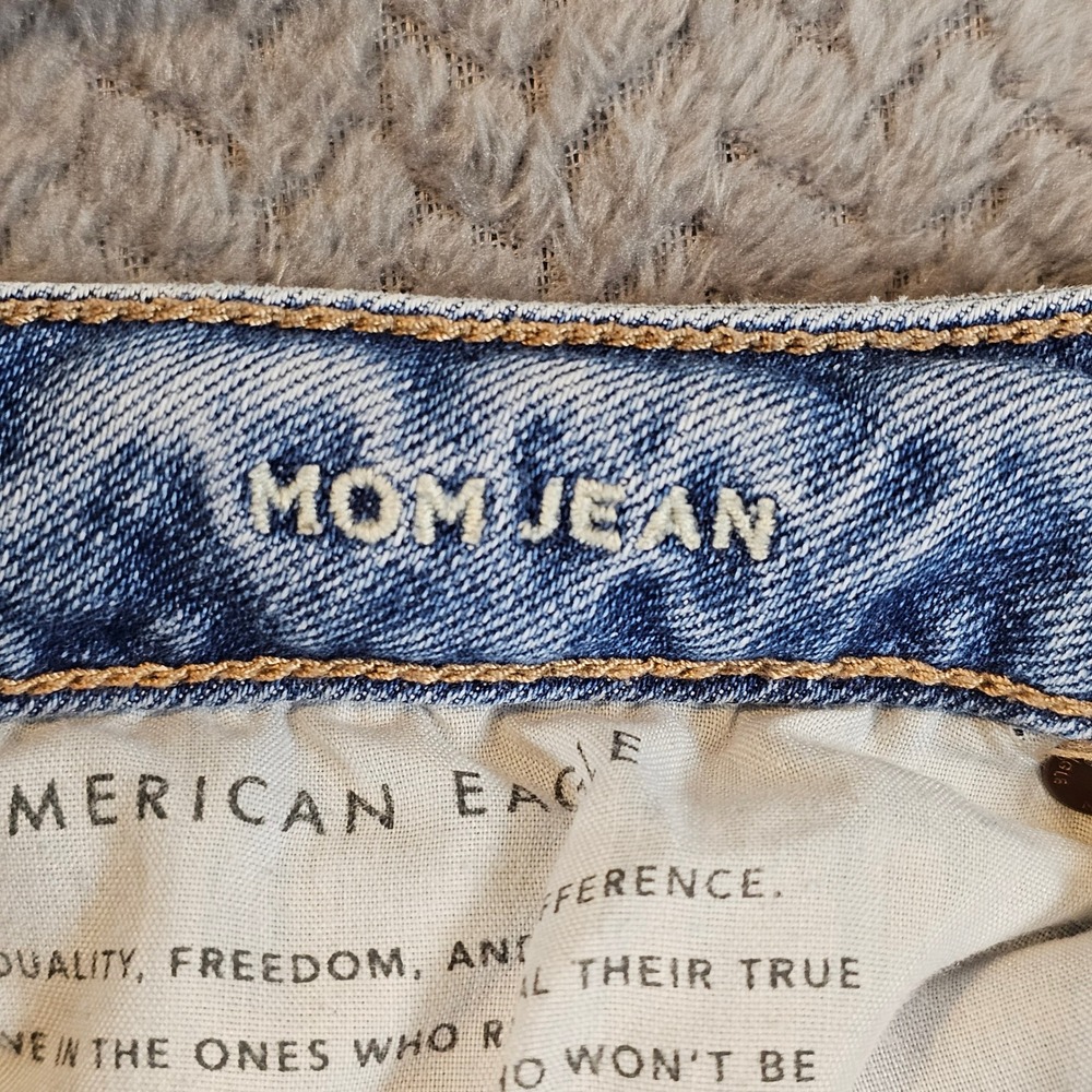 American Eagle Womens High Rise Mom‎ Jeans Medium Wash Blue Stretch Denim Size 8 - Picture 10 of 11